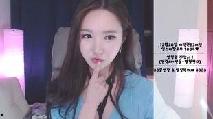 最新女主播青草表演,直播界的璀璨新星，魅力四射的舞台风采